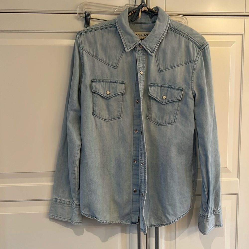 Light blue denim forum jean shirt size medium gia western shirt